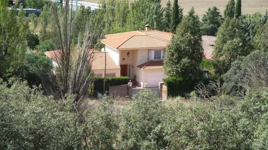 Casa rural para 22 personas, con vistas además de piscina y jardín, Se admiten mascotas en Campo de Calatrava - 3