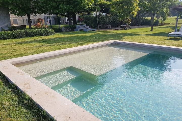 Gîte pour 5 personnes, avec piscine et jardin à Montmeyran