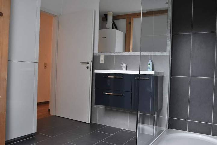 Ganze Wohnung, Moderne 120m² Haushälfte, zentrale Lage, bis zu 10 P. in Halle, Saale-Unstrut