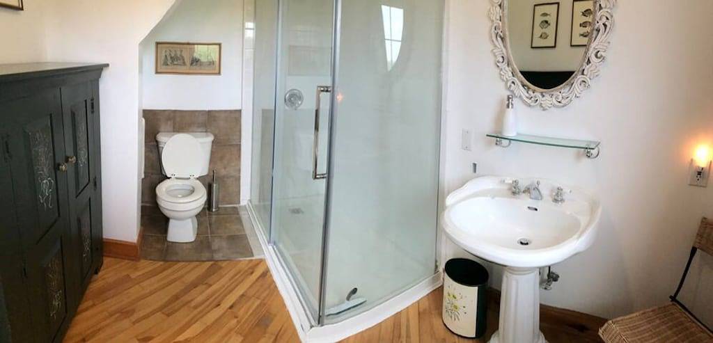 Großes, jahrhundertealtes Haus mit Bio-Weinberg. Sehr privat mit grandioser Aussicht. in Kings County (Kanada)