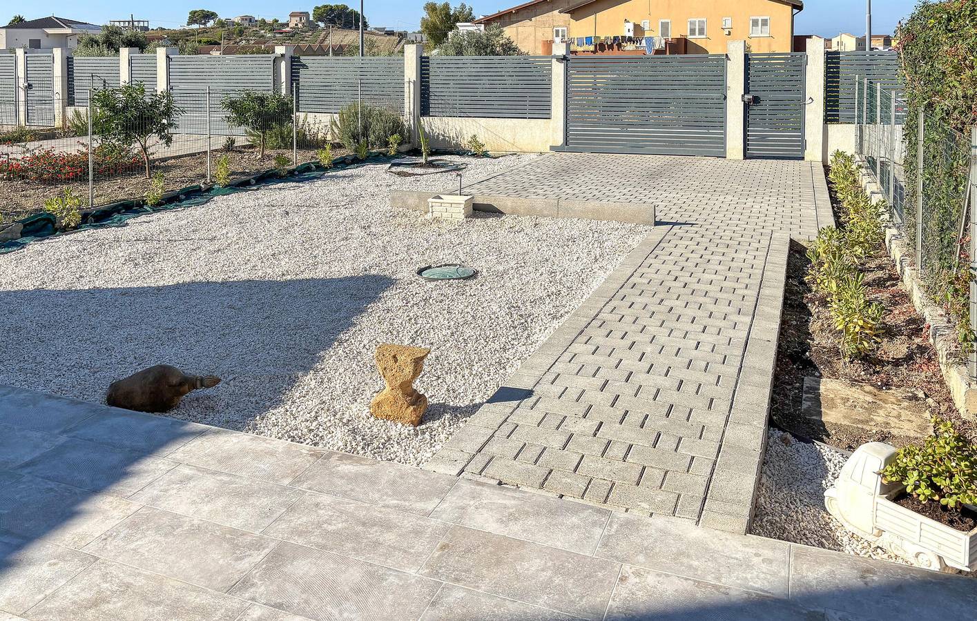 Soleado apartamento junto al mar con aparcamiento y terraza, a 2 km de Scala dei Turchi in Realmonte, Provincia de Agrigento
