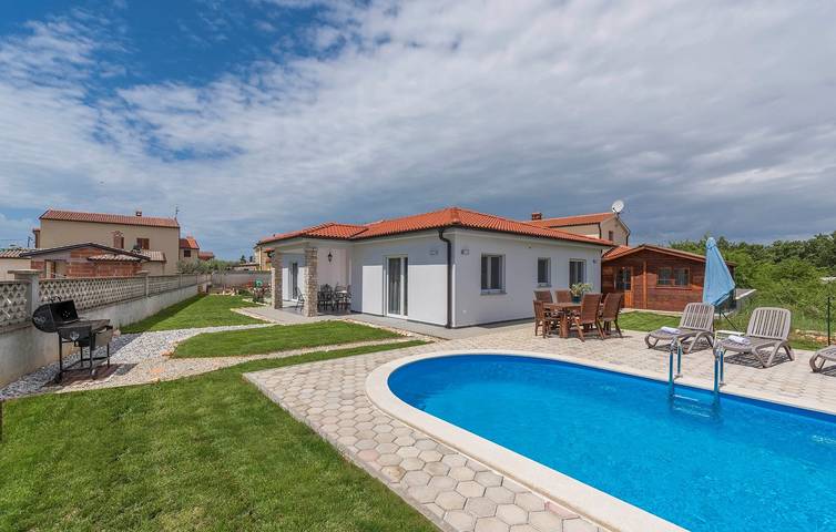 Ferienhaus für 6 Personen, mit Balkon/Terrasse und Garten sowie Pool in Nova Vas