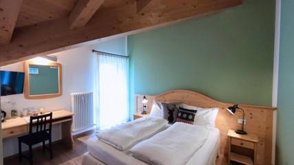 Location de vacances pour 3 personnes, avec jardin ainsi que vue et sauna, animaux acceptés à Canal San Bovo