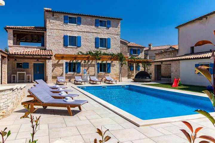 Ferienhaus für 20 Personen, mit Garten und Pool