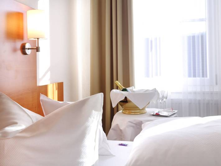 Hotel & Restaurant Roter Ochsen - Zwei-Bett-Zimmer in Lauchheim, Schwäbische Ostalb