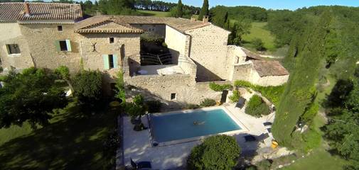 Chambre d’hôte pour 3 personnes, avec jardin et piscine à Barjac