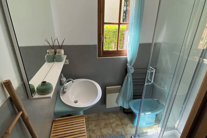 Petite Maison Atypique Avec Jardin Ombagé Parfait Pour des Vacances en Famille in Royan, Côte de Beauté