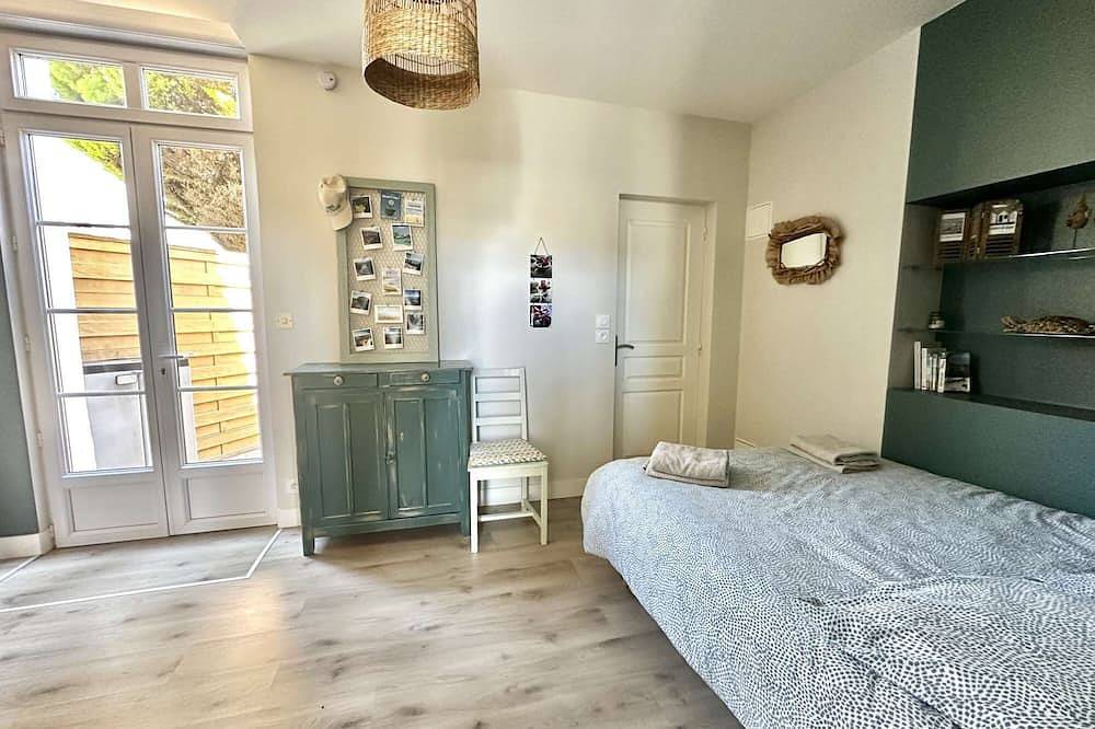 Entire apartment, L'Émeraude, apartment with terrace near the beach in Asnelles, Côte de Nacre