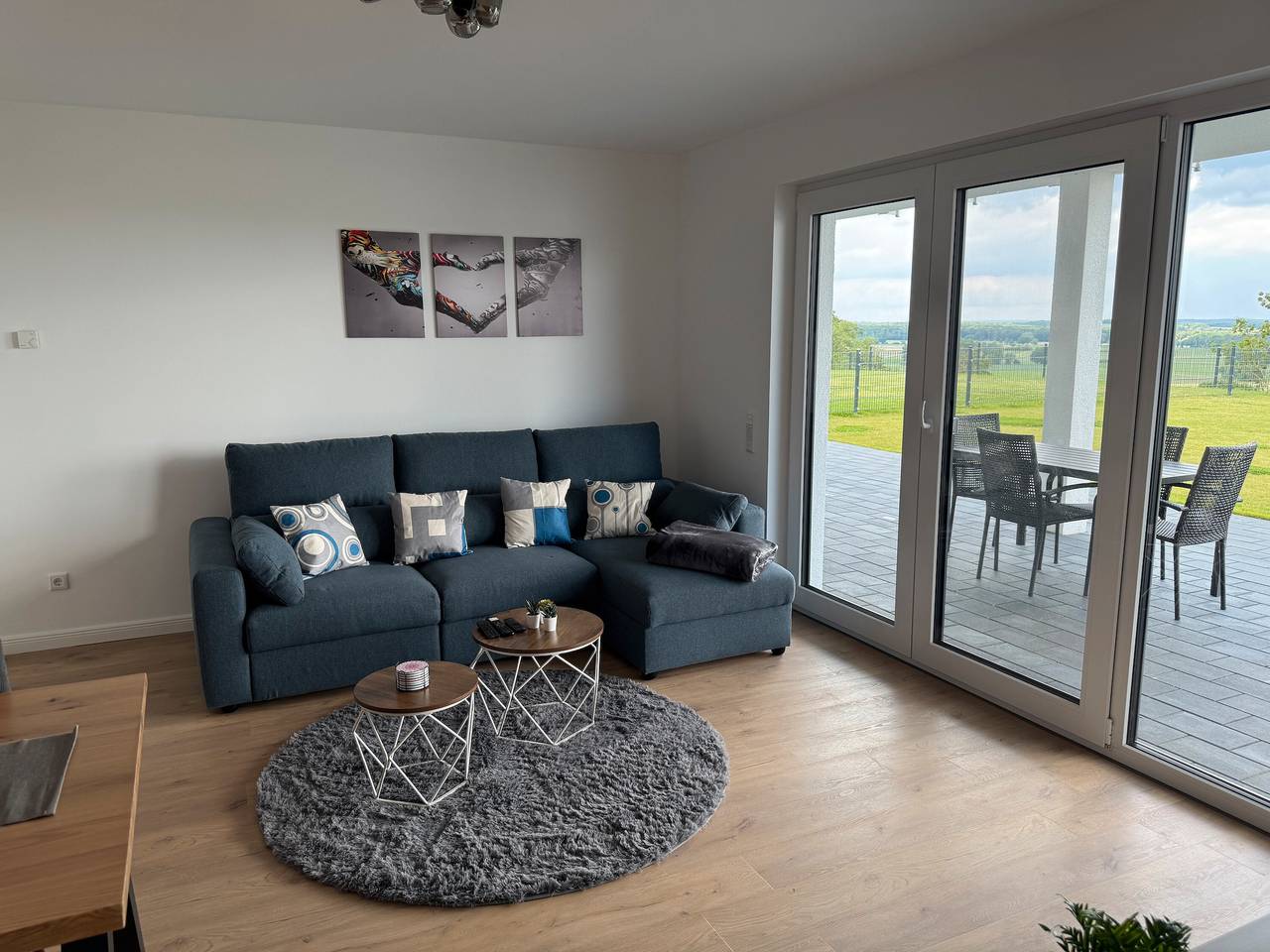 Ganze Wohnung, Ferienwohnung 'Meer' mit Seeblick, privater Terrasse und Wi-Fi in Wölpinghausen, Landkreis Schaumburg