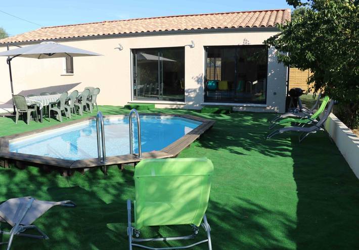 Gîte pour 9 personnes, avec jardin ainsi que piscine et terrasse