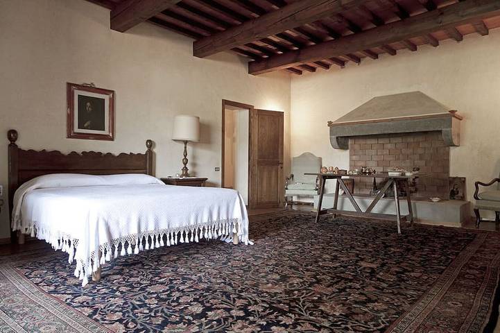 17th Century Tuscan Estate near Florence. Vineyard, Panoramic Pool and Privacy in Lastra a Signa, Provincia di Prato