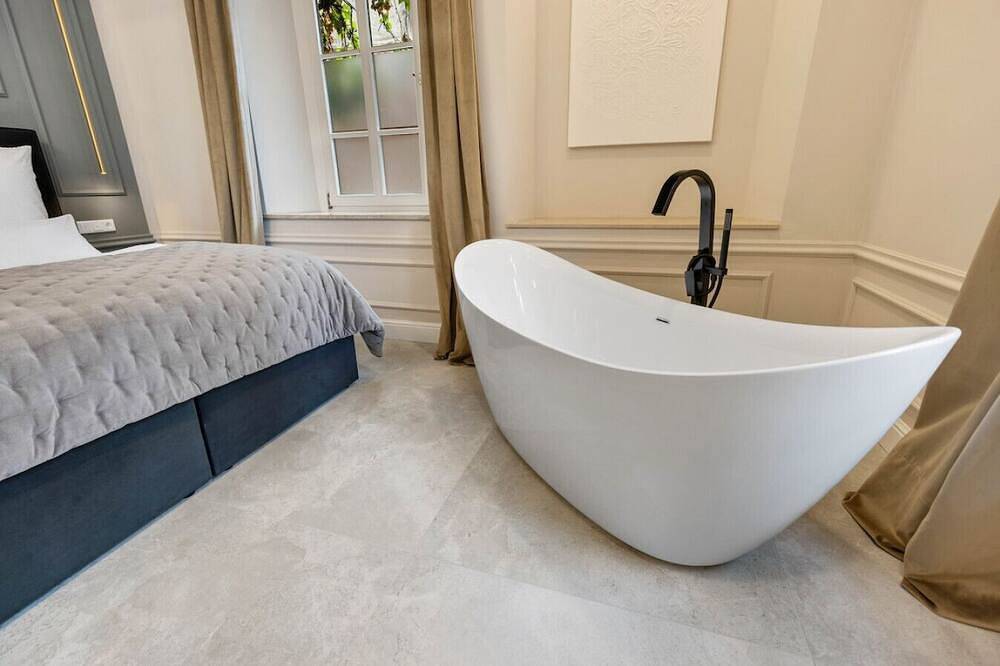 Ganze Wohnung, New | Luxus Suite | Center | Netflix | Boxspring in Augsburg-Innenstadt, Augsburg