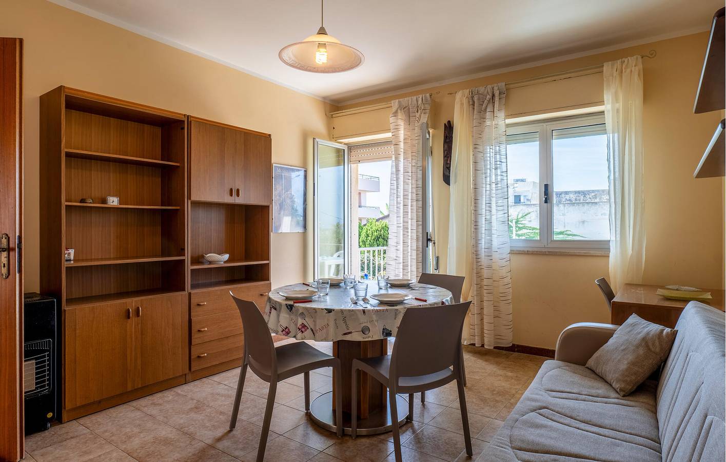 Ganze Ferienwohnung, Appartement mit Meerblick, Terrasse, WiFi & AC - 100m zur Spiaggia Donnalucata in Scicli, Ragusa Provinz