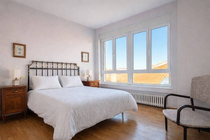 Entire apartment, Llanes Downtown Port View Apartment - Vega 4 in Llanes, Costa Verde (Spain)