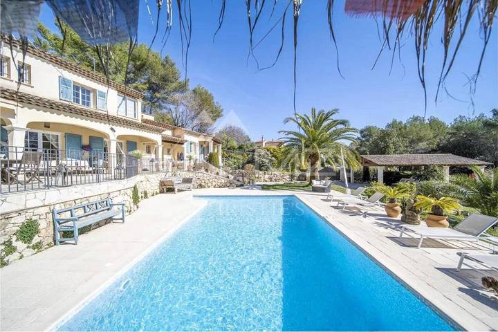 Location de vacances pour 2 personnes, avec piscine ainsi que jardin et vue à Le Rouret - 3