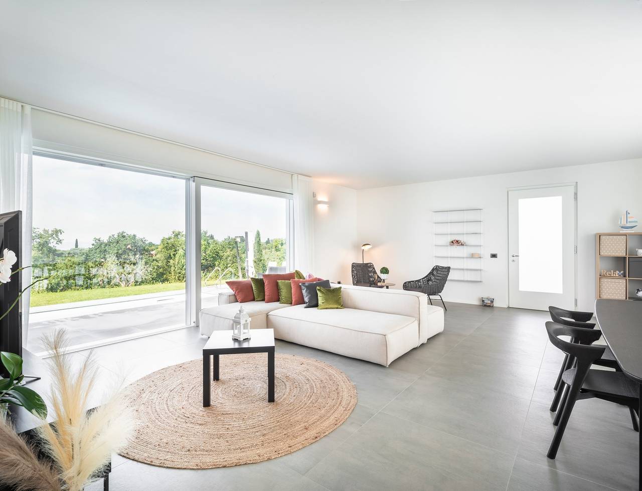 Villa 'Angelina' met privézwembad, wifi en airconditioning in Lazise, Garda Bergen