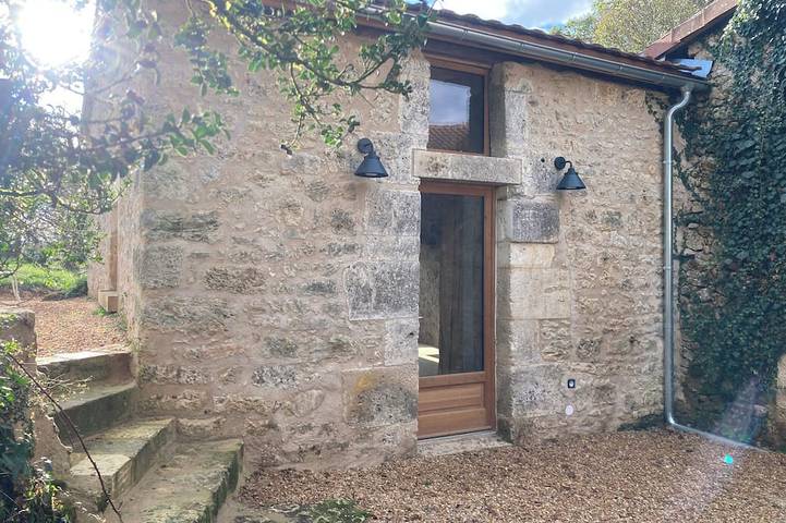 Location de vacances pour 2 personnes, avec jardin à Champagnac-de-Belair