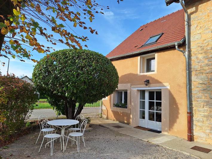 Gîte pour 4 personnes, avec Terrasse ainsi que Jardin et Vue dans Arlay