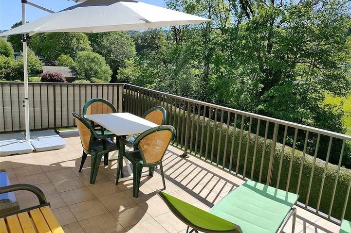 Appartement de vacances pour 3 personnes, avec Balcon et Jacuzzi ainsi que Terrasse et Jardin