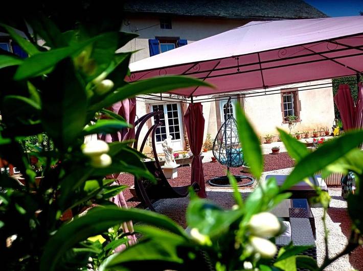 Location de vacances pour 3 personnes, avec vue ainsi que terrasse et jardin à Montirat - 4