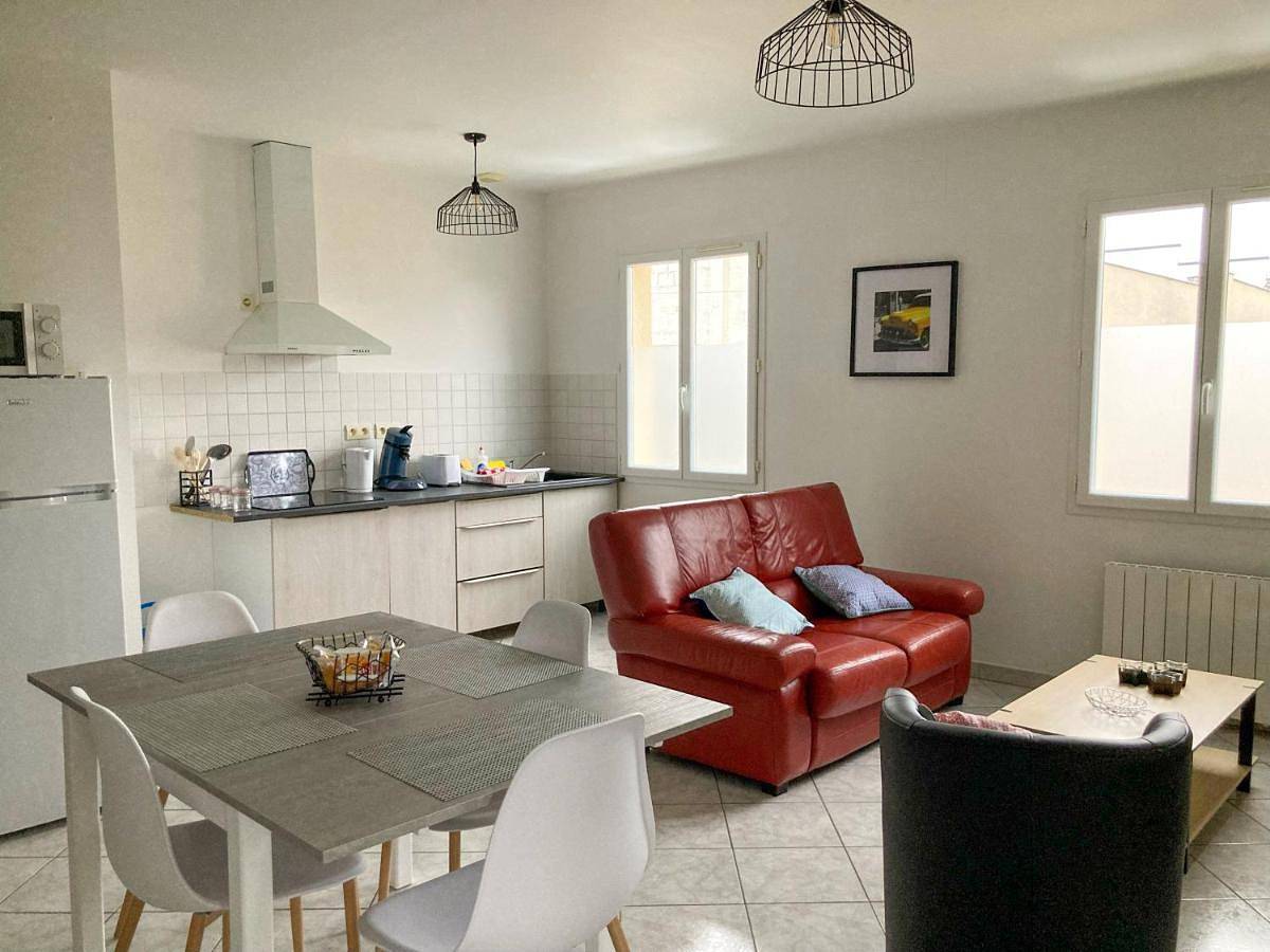 Appartement entier, Two-Bedroom Apartment in Cognac, Charente