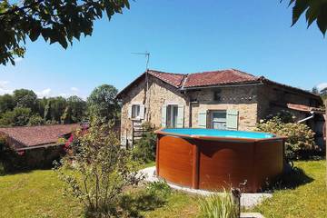 Gîte pour 6 personnes, avec balcon et jardin, animaux acceptés à Les Salles-Lavauguyon