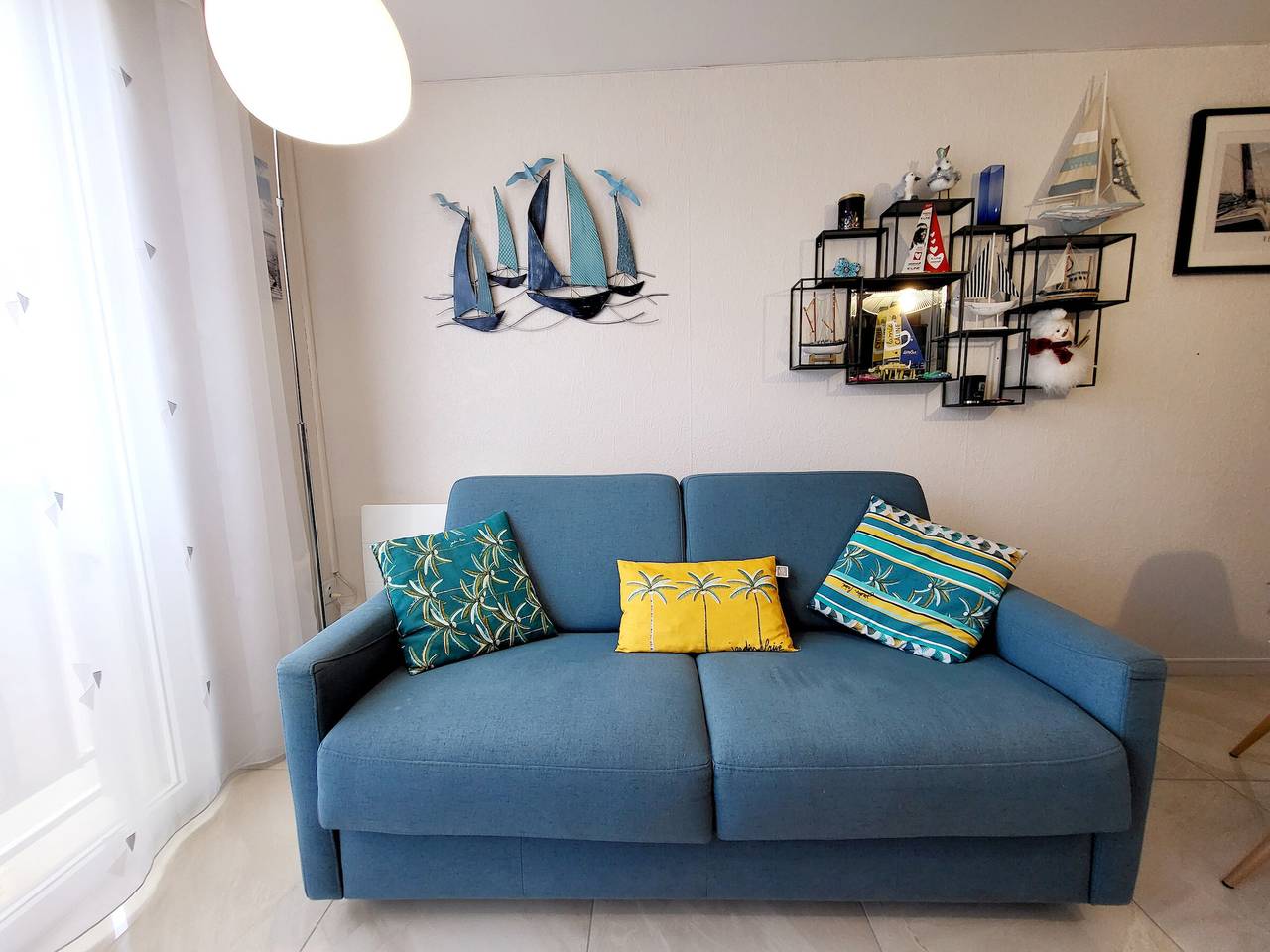 Appartement entier, Appartement Moderne au Centre-Ville, 150m Plage, Wifi, Confort Idéal pour Familles in Les Sables-d'Olonne, Vendée