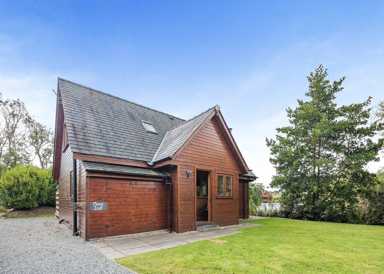 Menai Lodge in Isle of Anglesey