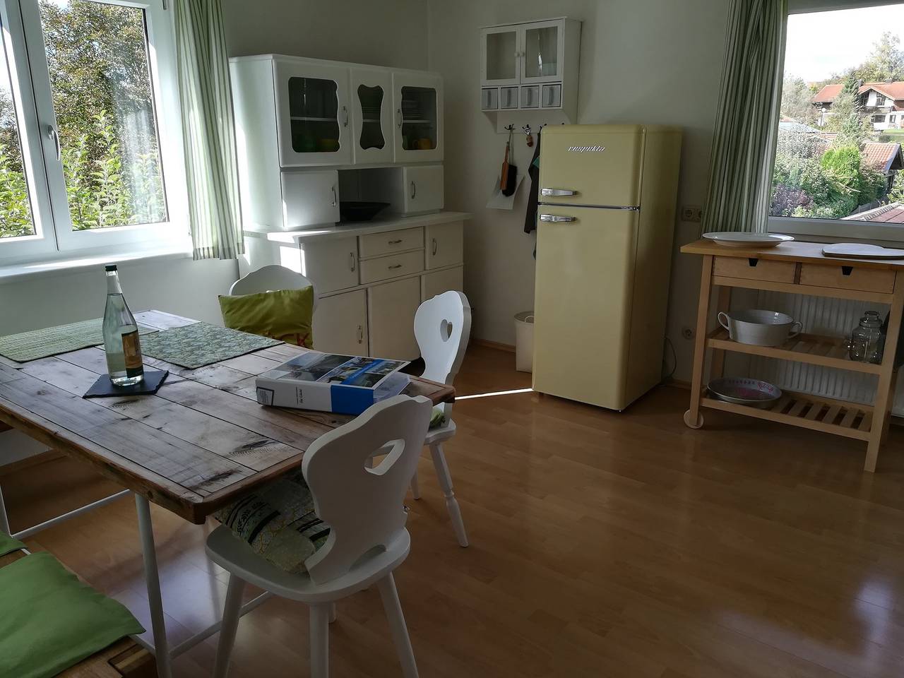 Ganze Ferienwohnung, Ferienwohnung Eder - Sonnige Ferienwohnung, 60qm mit 1 Schlafzimmer, 1 Wohnschlafzimmer und Balkon in Chieming, Chiemsee