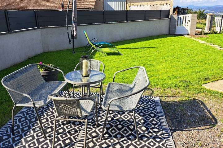 Ferienhaus für 6 Personen mit Terrasse in Artonne, Regionaler Naturpark Volcans d'Auvergne