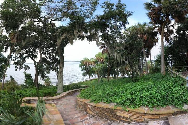 Vacation rental for 6 people, with yard and balcony in Safety Harbor