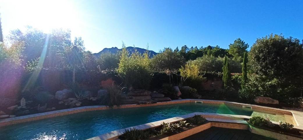 Chambre d’hôte pour 2 personnes, avec piscine ainsi que vue et jardin, animaux acceptés