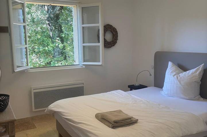 Location de vacances pour 6 personnes, avec terrasse et jardin à Saint-Martin-de-Castillon - 3