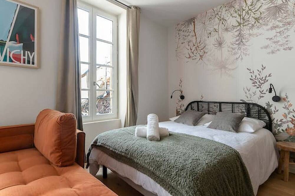 Ganze Wohnung, Superbe studio climatisé dans immeuble classé in Vichy, Vichy und Umgebung