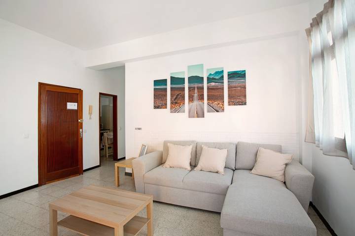 Apartamento entero, Apartamento de vacaciones 'Don Victor' con terraza privada, balcón y Wi-Fi in La Isleta, Las Palmas de Gran Canaria