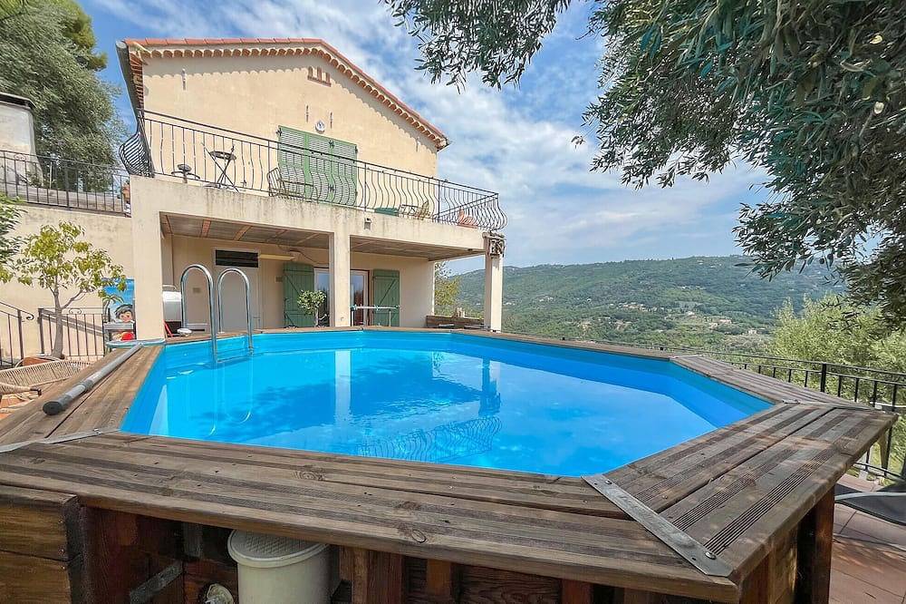 Lovely home in Châteauneuf-Villevieil in Châteauneuf-Villevieille, Côte méditerranéenne (France)