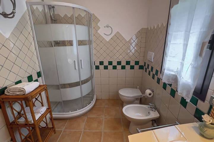 Location de vacances pour 2 personnes, avec terrasse ainsi que jardin et jacuzzi, animaux acceptés à Sant'Antonio di Gallura - 4