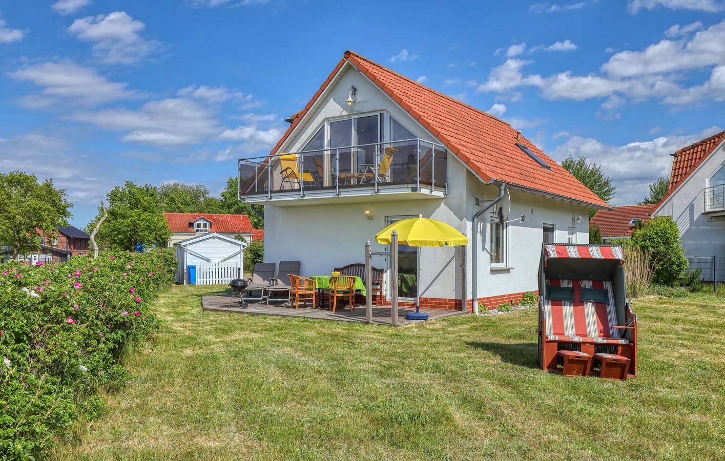 Ganze Ferienwohnung, Gemütliches Küstenappartement mit Terrasse und Parkplatz in Fuhlendorf, Vorpommern