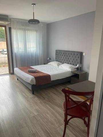 Gîte pour 2 personnes, avec piscine à Éguilles