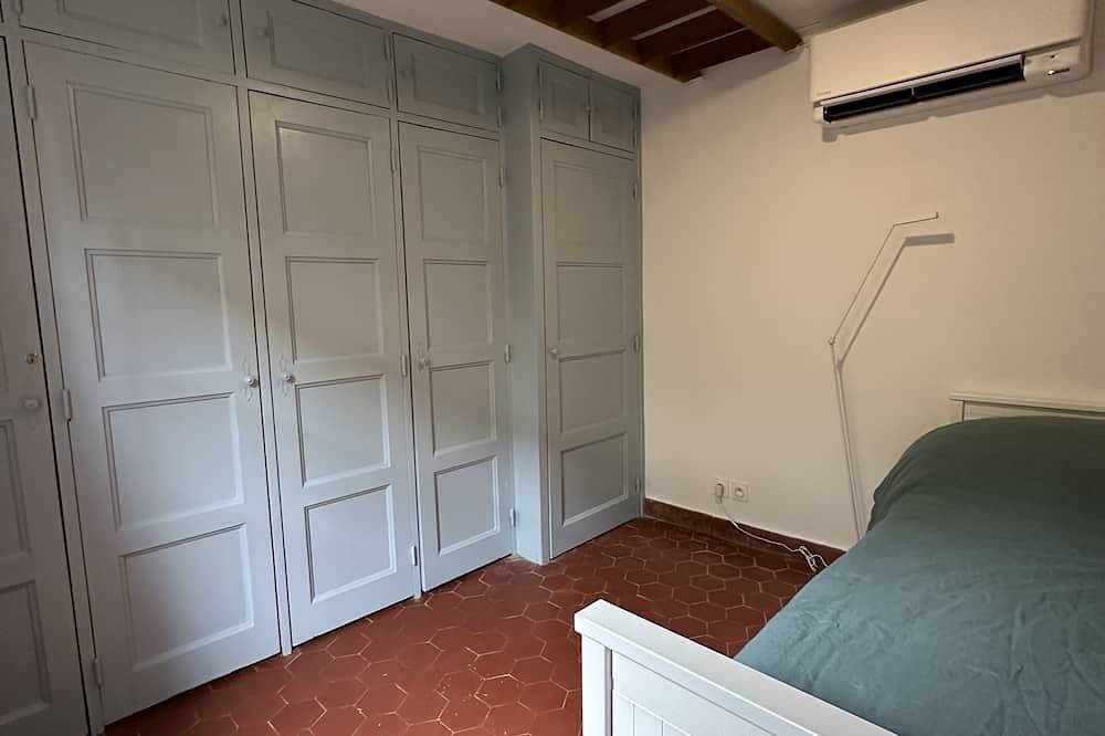 House with swimming pool in the heart of the village on the island of Porquerolles in Hyeres, Porquerolles