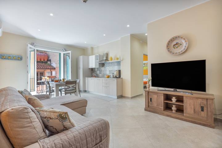 Entire apartment, Apartment 'Casa Frida' with Balcony, Wi-Fi and Air Conditioning in Porticello, Santa Flavia