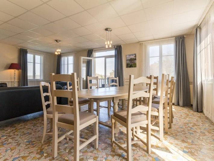 Casa de campo junto al lago con jardín y terrazas, cerca Gr13, aparcamiento garaje, 5 hab., 5 baños in Moux-en-Morvan, Lago de Settons