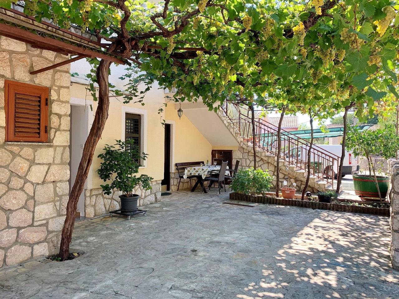 Ganze Ferienwohnung, Apartment Santic -Meerblick, Haustiere erlaubt in Cizici, Krk