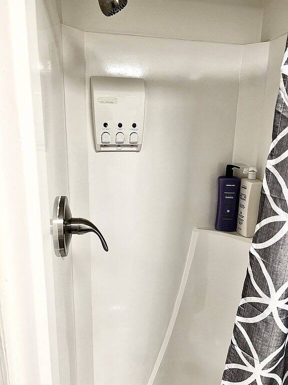 Centrally Located Cozy House,2 king beds,Game Room in High Point, Guilford County