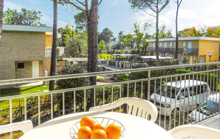 Ganze Ferienwohnung, Apartment am Meer mit AC, Küche, Terrasse | 400m zum Strand in Bibione, San Michele al Tagliamento