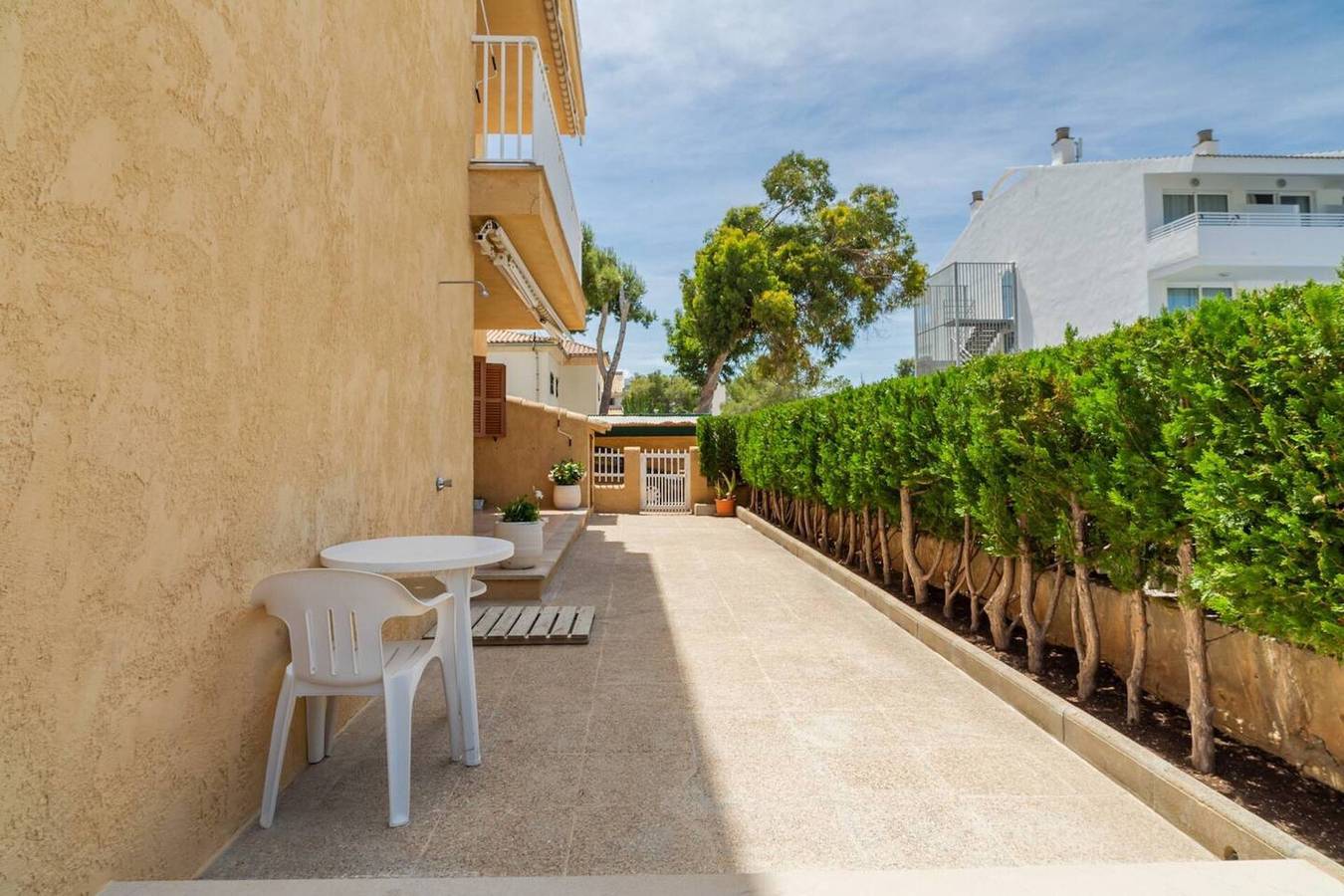 Entire apartment, Vacation Apartment "Es Pinaret" with Wi-Fi & Terrace; Parking Available on Street in Port de Pollença, Pollença