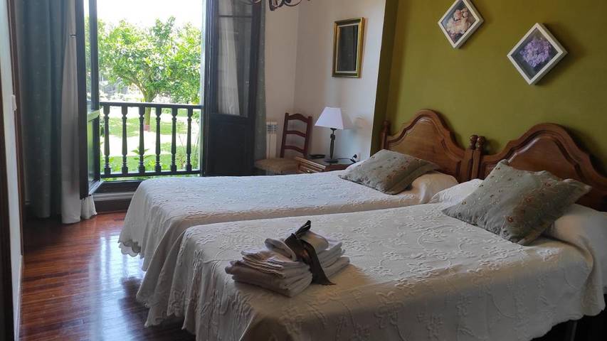 Casa rural para 3 personas, con jardín y vistas, Familias con niños en Valle del Miera - 3