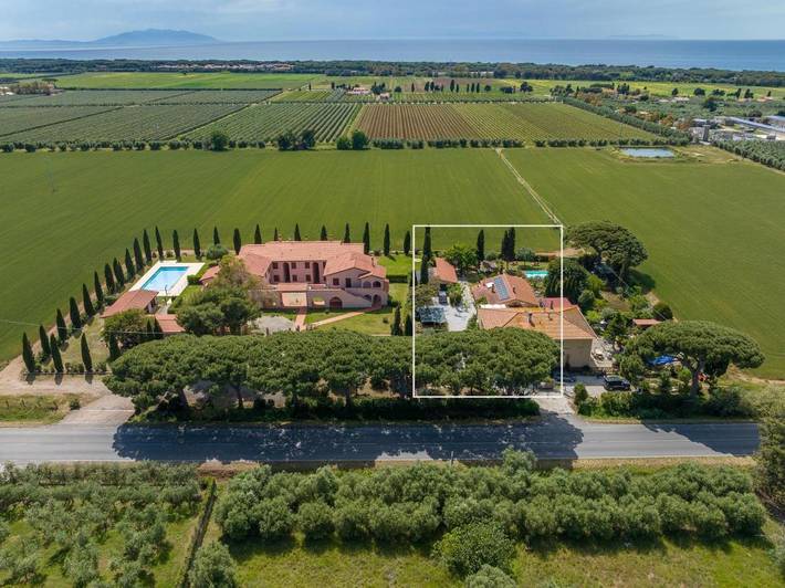 Bungalow per 2 persone, con piscina e idromassaggio nonché giardino in San Vincenzo