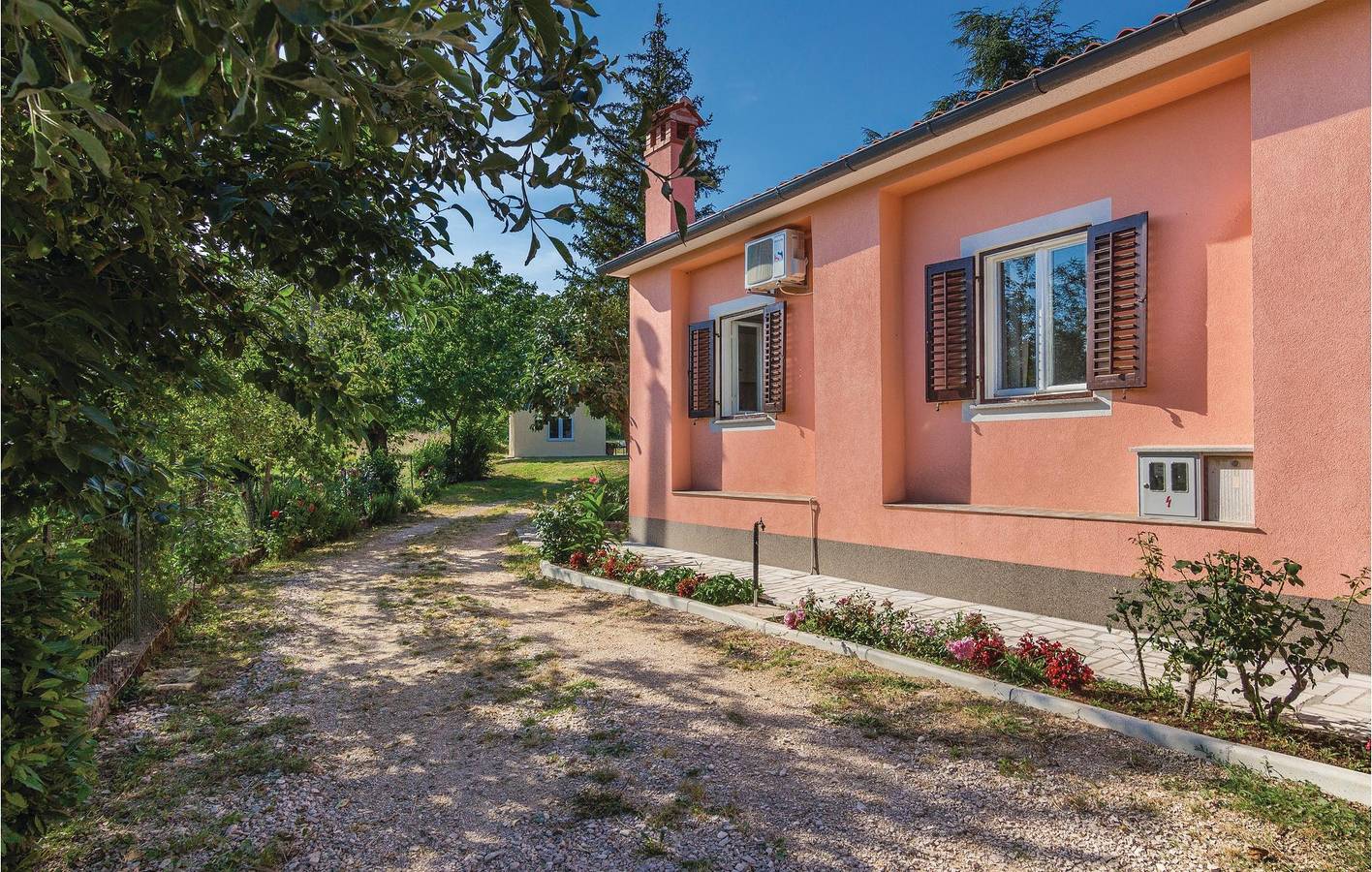 Reizendes Apartment mit einem Schlafzimmer und Pool in der Nähe des Stadtzentrums von Kršan in Kršan, Ostküste Istrien