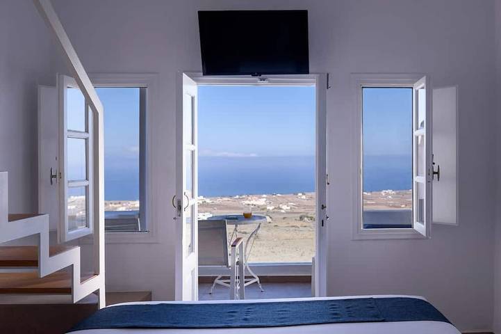 Muses Cycladic Suites - Gewölbte Meerblick-Loft-Suite mit saisonalem Whirlpool in Oia, Santorin